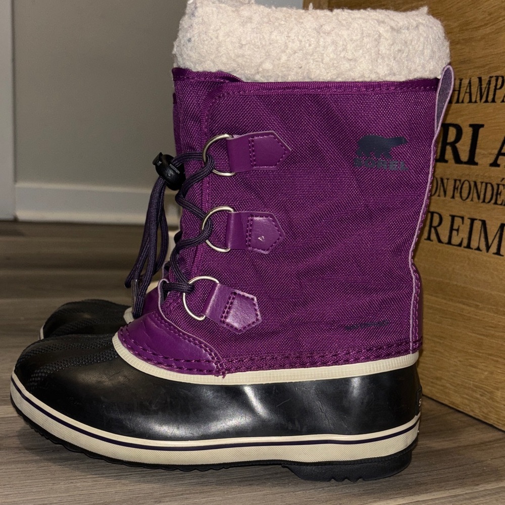 Sorel Black and purple winter boots kids size 3